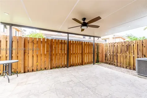 19160 NW 82nd Cir Court Hialeah FL 33015