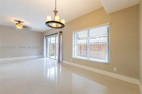 19160 NW 82nd Cir Court Hialeah FL 33015
