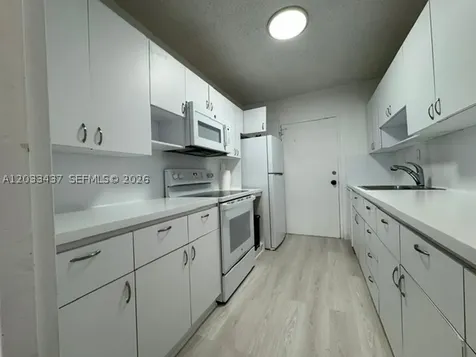 5401 Collins Avenue Miami Beach FL 33140