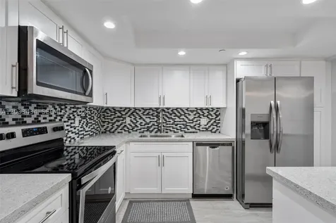 1000 Quayside Terrace Miami FL 33138