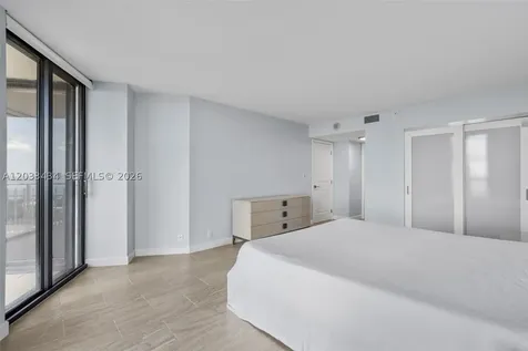 1000 Quayside Terrace Miami FL 33138