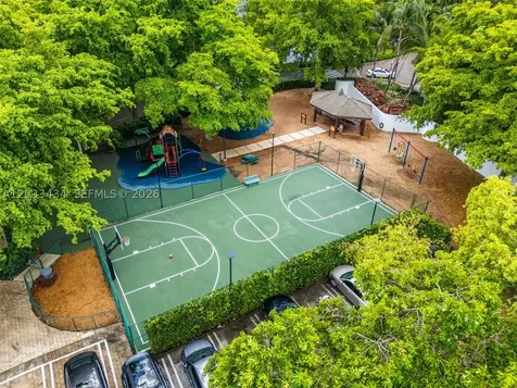1000 Quayside Terrace Miami FL 33138