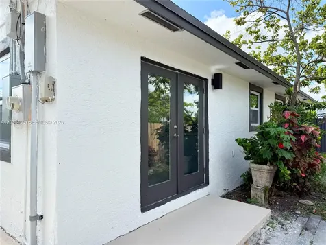 5609 SW 37th Street West Park FL 33023