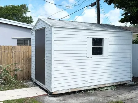 5609 SW 37th Street West Park FL 33023