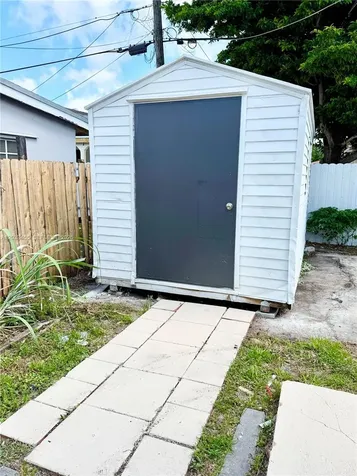 5609 SW 37th Street West Park FL 33023