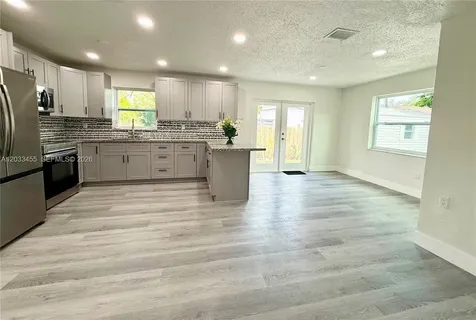 5609 SW 37th Street West Park FL 33023