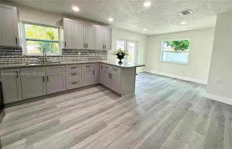 5609 SW 37th Street West Park FL 33023