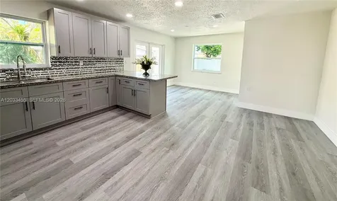 5609 SW 37th Street West Park FL 33023