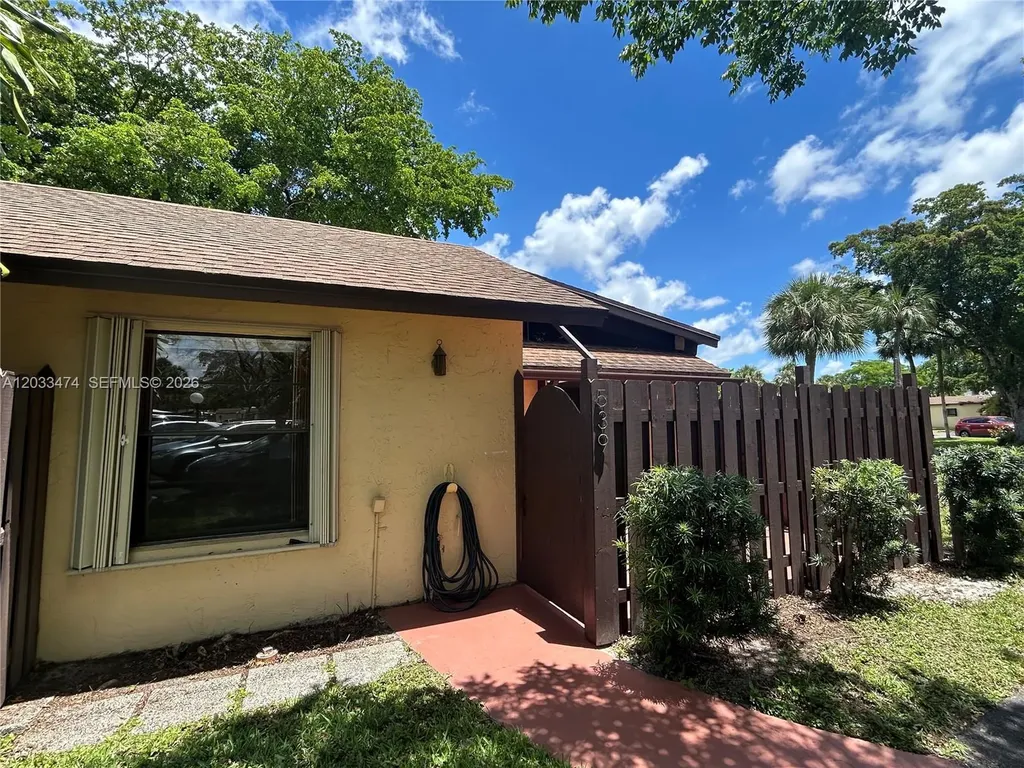 539 Briarwood Circle Hollywood FL 33024
