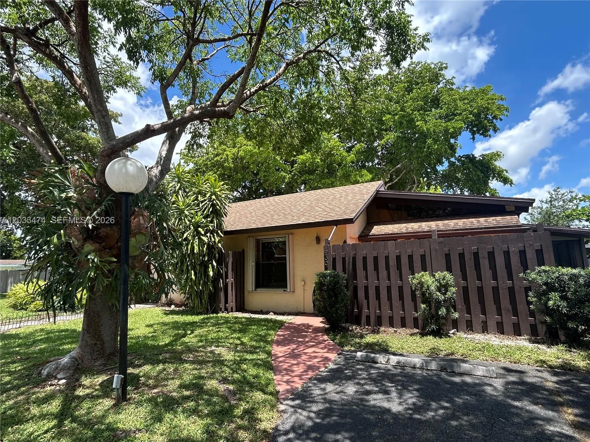 539 Briarwood Circle Hollywood FL 33024