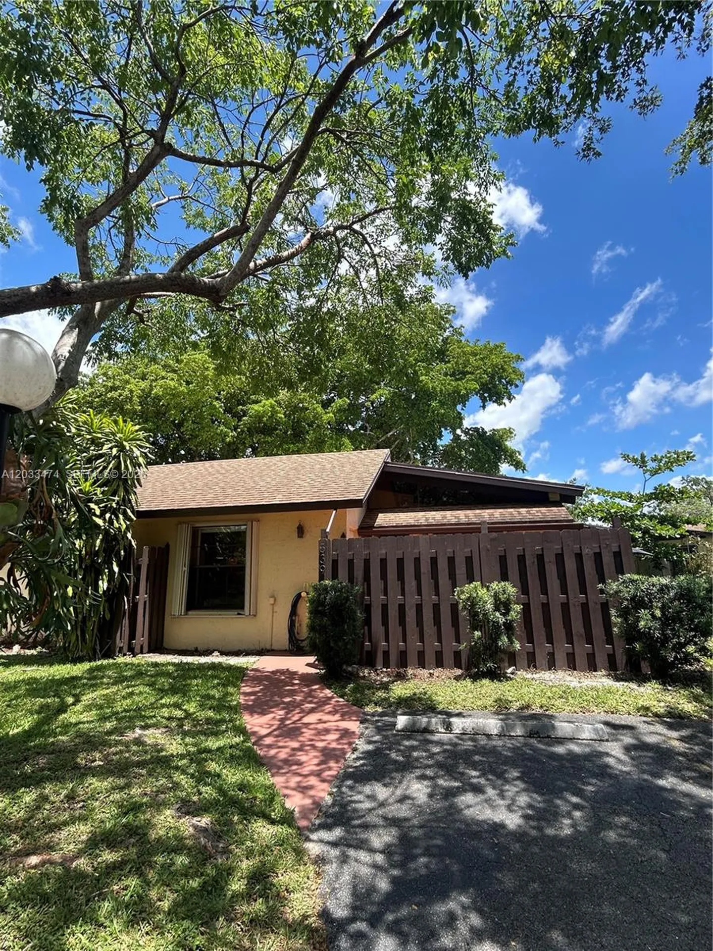 539 Briarwood Circle Hollywood FL 33024