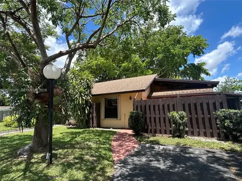 539 Briarwood Circle Hollywood FL 33024