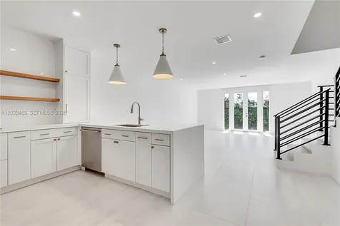 3384 Day Avenue Miami FL 33133