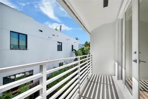 3384 Day Avenue Miami FL 33133