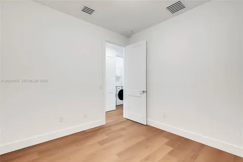 3384 Day Avenue Miami FL 33133