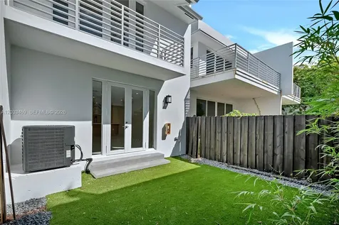 3384 Day Avenue Miami FL 33133