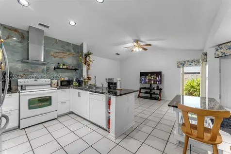 15640 SW 98th Street Miami FL 33196