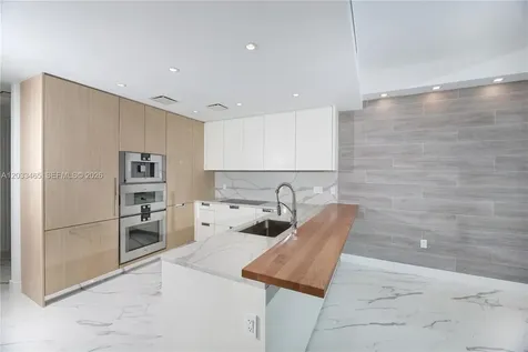 15701 E Collins Sunny Isles Beach FL 33160
