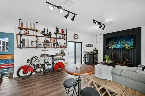 4256 NW 83rd Avenue Doral FL 33166