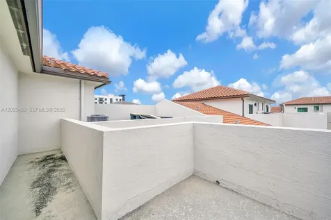 4256 NW 83rd Avenue Doral FL 33166