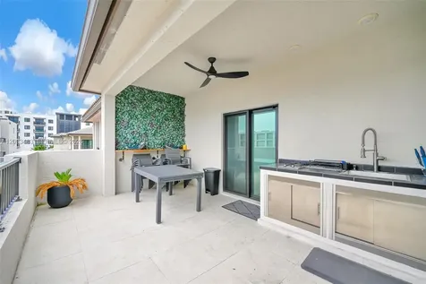 4256 NW 83rd Avenue Doral FL 33166