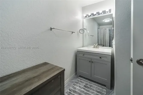 2040 NE 167 Th North Miami Beach FL 33162