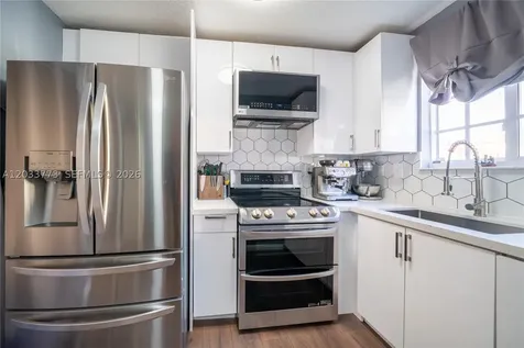 2040 NE 167 Th North Miami Beach FL 33162