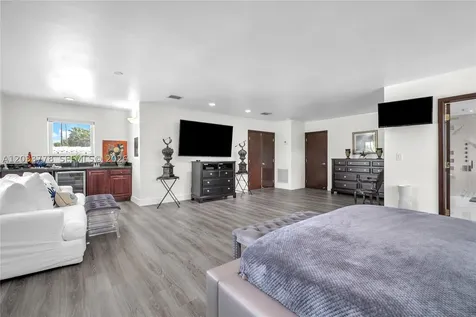 1100 NE 84th Street Miami FL 33138