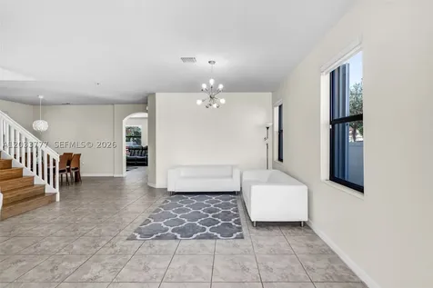 8894 W 34th Avenue Hialeah FL 33018
