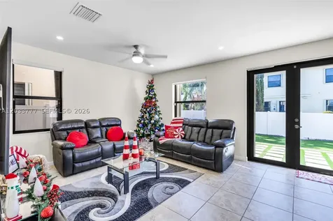 8894 W 34th Avenue Hialeah FL 33018