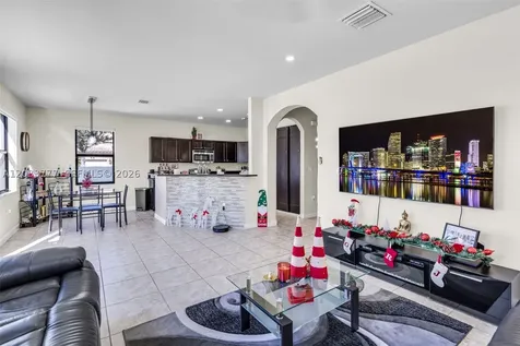 8894 W 34th Avenue Hialeah FL 33018