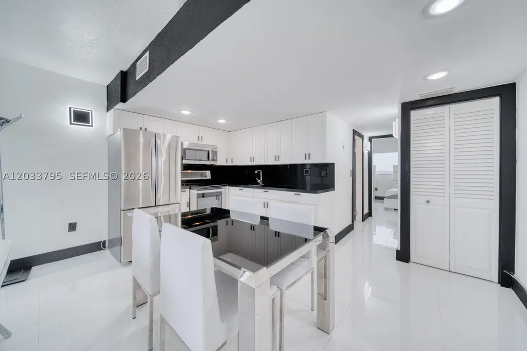 300 Oregon Street Hollywood FL 33019