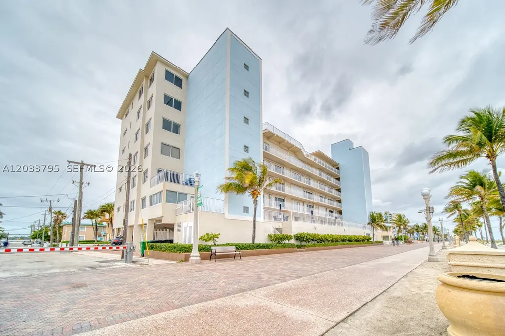 300 Oregon Street Hollywood FL 33019