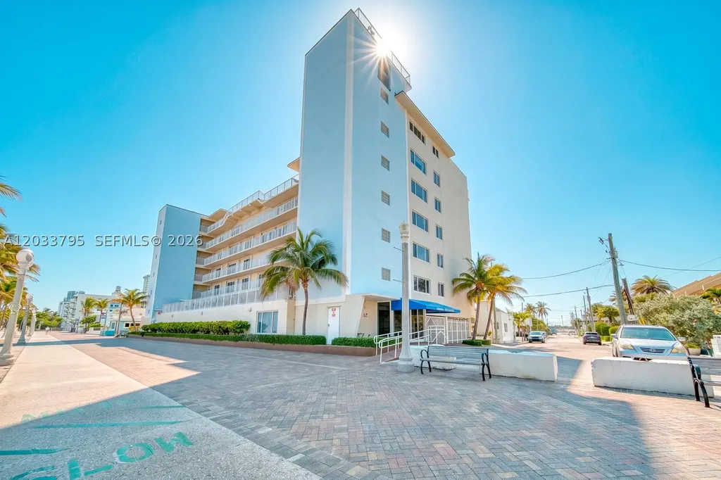 300 Oregon Street Hollywood FL 33019