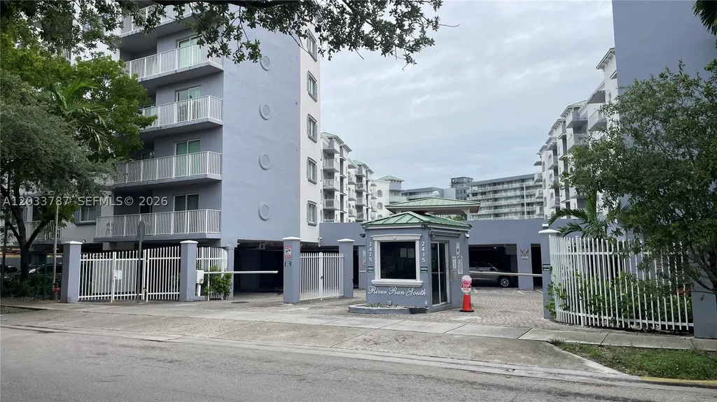 2475 NW 16th St Road Miami FL 33125