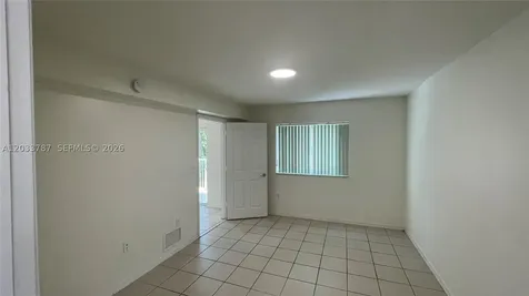 2475 NW 16th St Road Miami FL 33125