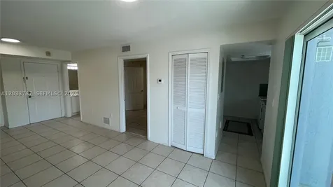 2475 NW 16th St Road Miami FL 33125