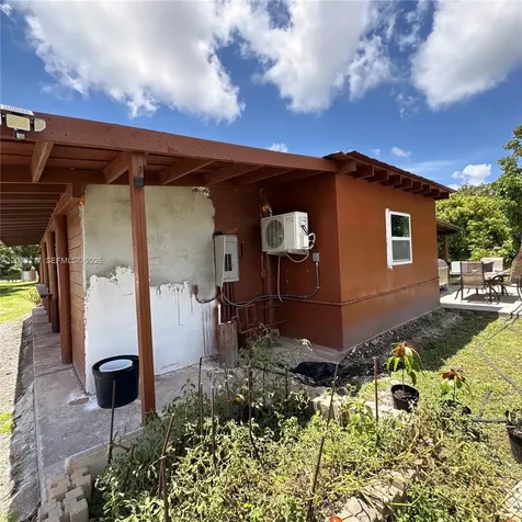 21060 SW 213th Ave, Road Unincorporated Dade FL 33187