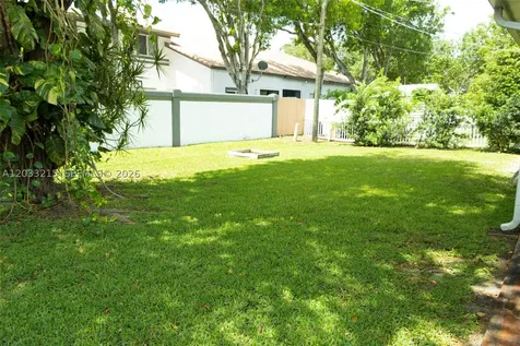 9880 NW 24th Place Sunrise FL 33322