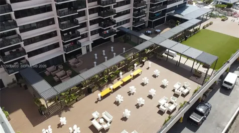 5225 Collins Avenue Miami Beach FL 33140