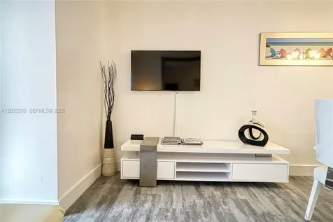 5225 Collins Avenue Miami Beach FL 33140