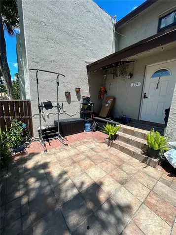 10284 NW 9th St Circle Miami FL 33172