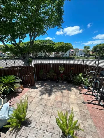 10284 NW 9th St Circle Miami FL 33172