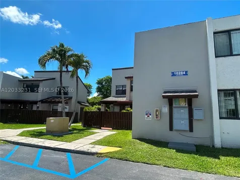 10284 NW 9th St Circle Miami FL 33172