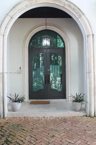 2561 Trapp Avenue Miami FL 33133
