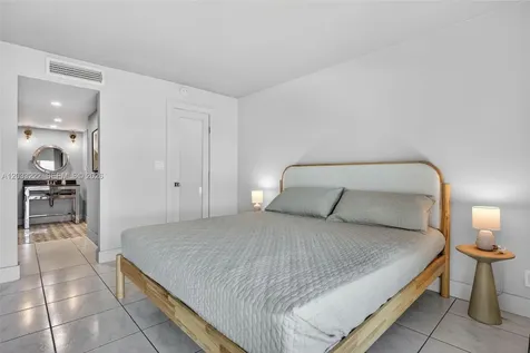 2655 Collins Avenue Miami Beach FL 33140