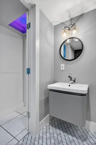 2655 Collins Avenue Miami Beach FL 33140
