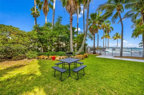 1625 Kennedy Causeway North Bay Village FL 33141