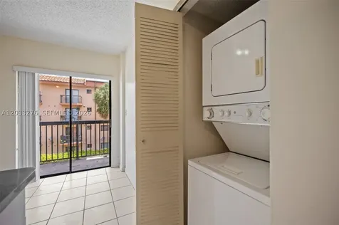 5490 W 21st Court Hialeah FL 33016
