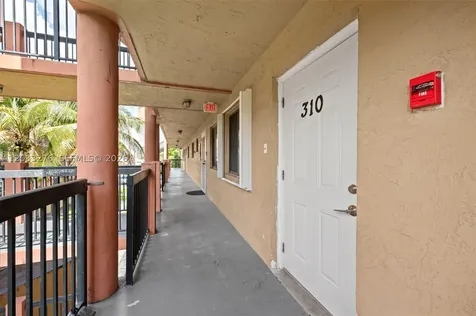 5490 W 21st Court Hialeah FL 33016